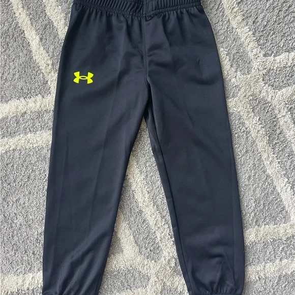 Under Armour Gray Quarter-Zip and Black Pants Set - Picture 3 of 3